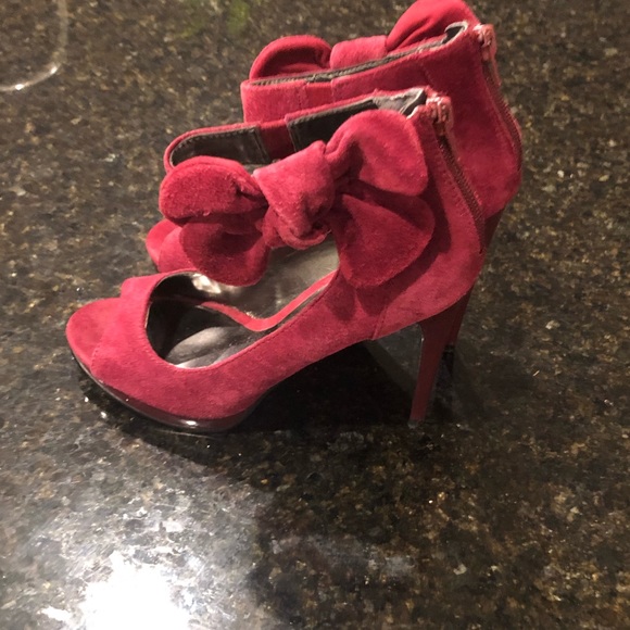 Burgundy heels - Picture 3 of 4